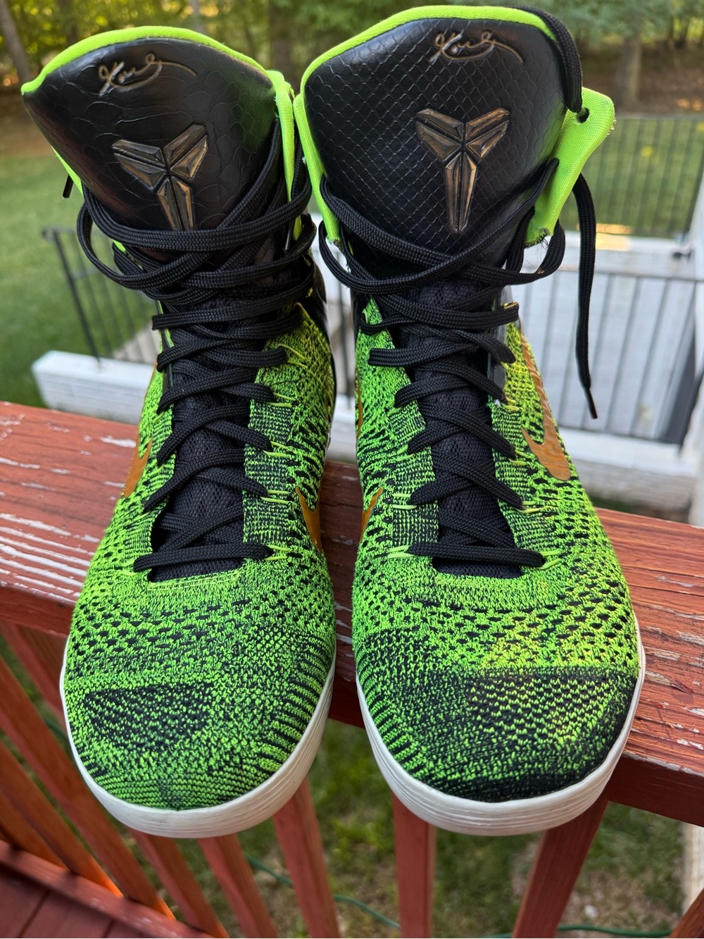 DS Kobe Bryant 9 Elite Victory Neon Green and Black with Gold Swoosh size 12
